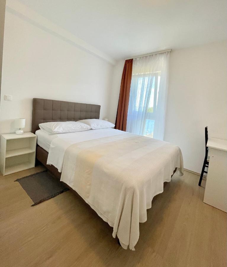 Villa Evita Apartments Prozura Bagian luar foto